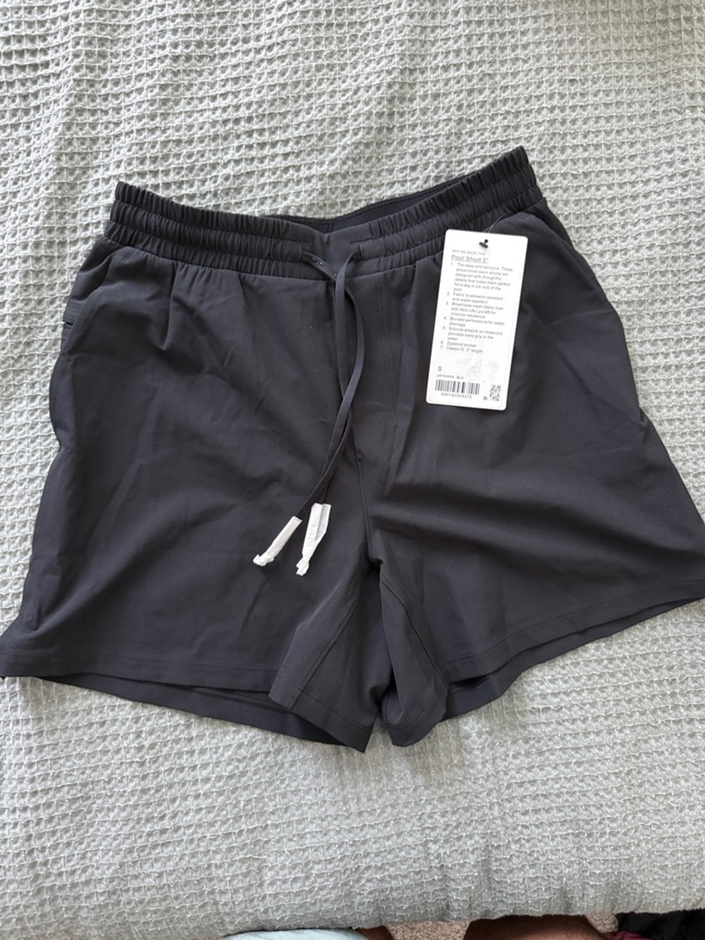 Lululemon 5 inch inseam Small Pool Shorts Black (NWT)
